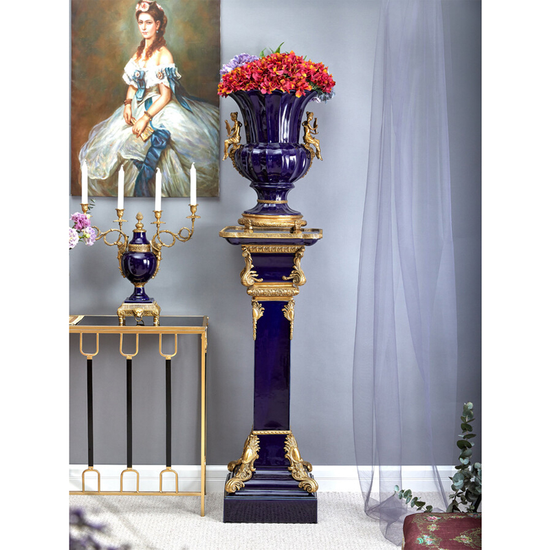 Подсвечник из темно-синего фарфора на бронзовой подставке с фигурками ангелов и декоративными ручками Eden Garden