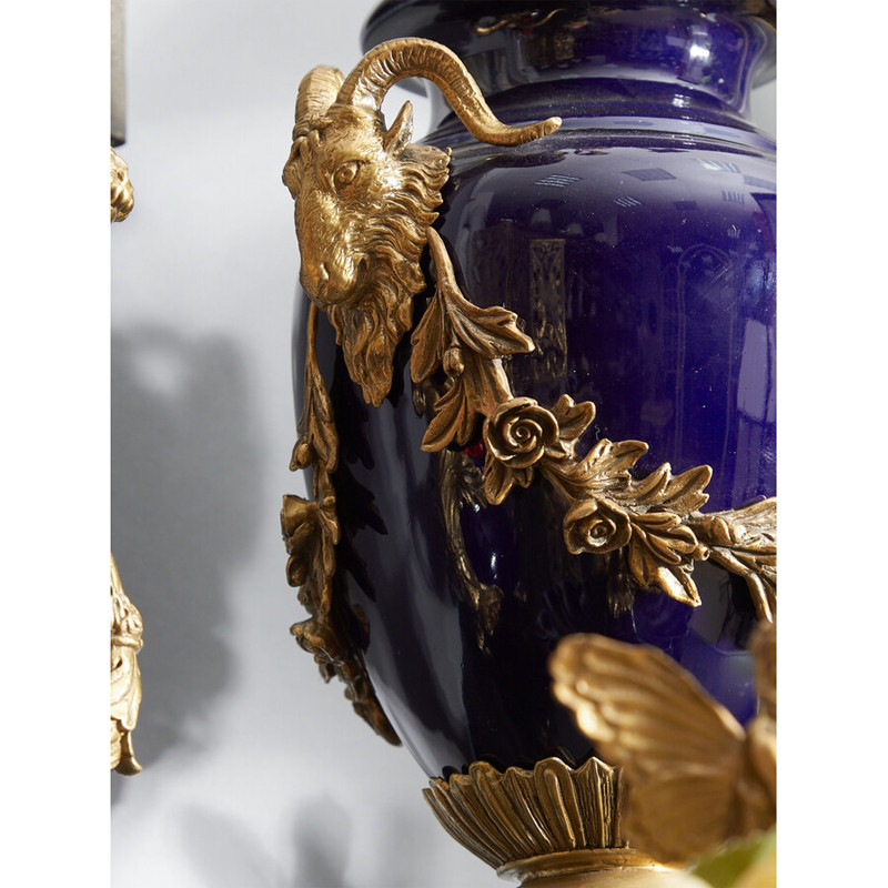 Подсвечник из темно-синего фарфора с бронзовыми элементами и цветами Eden Garden