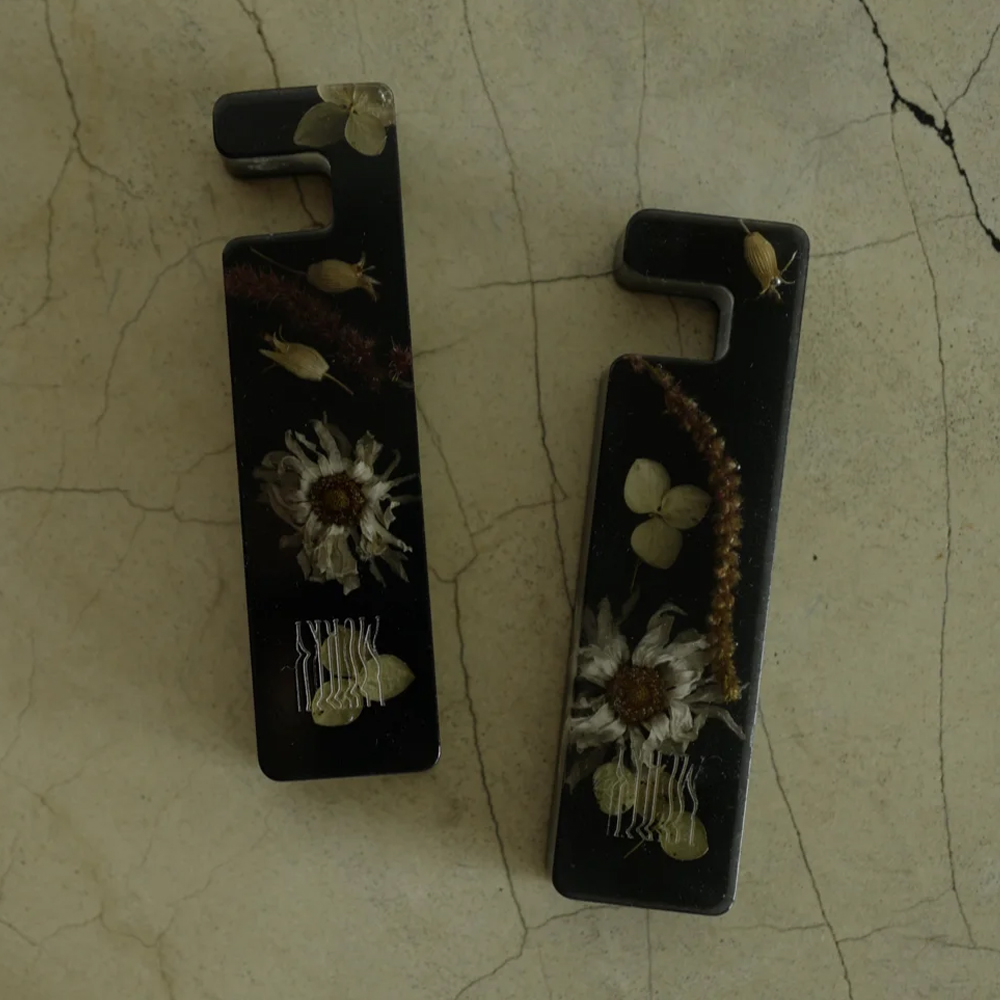 Подставка для телефона из эпоксидной смолы с цветами черная Epoxy Flowers Phone Stand Black