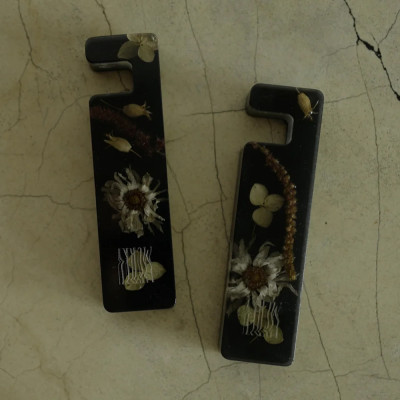Подставка для телефона из эпоксидной смолы с цветами черная Epoxy Flowers Phone Stand Black