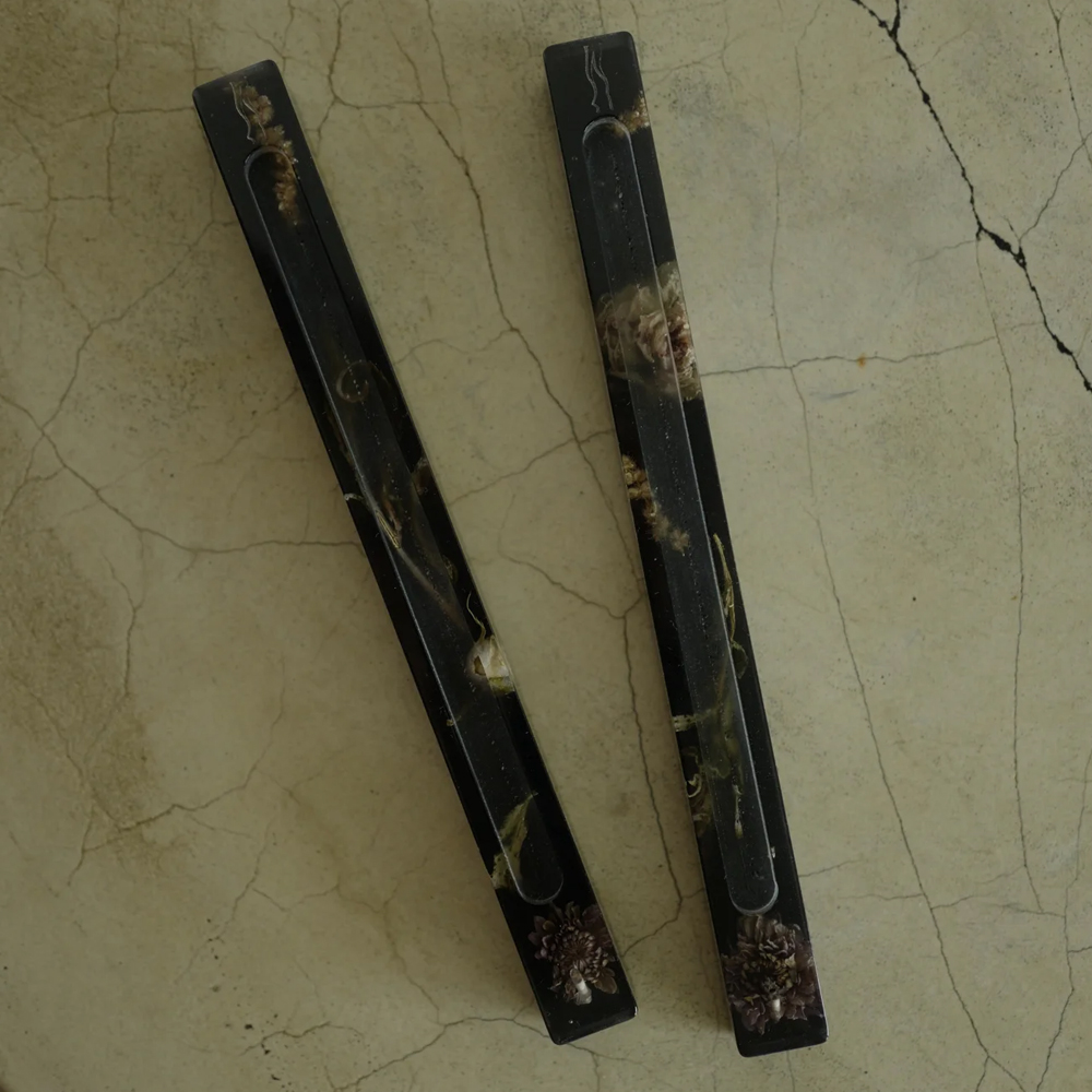 Подставка под благовония из эпоксидной смолы с цветами прямоугольная черная Epoxy Flowers Incense Stand Black