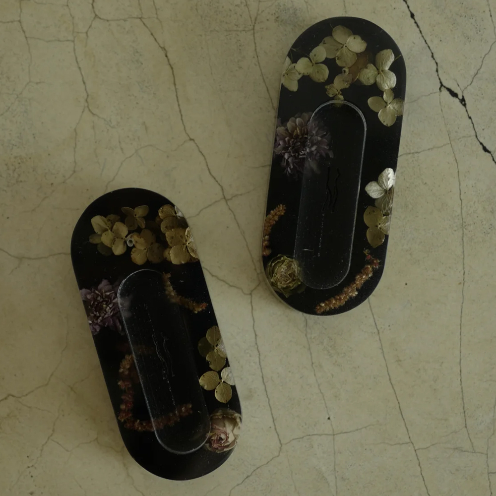 Подставка под благовония из эпоксидной смолы с цветами черная Epoxy Resin Flowers Incense Oval Stand Black