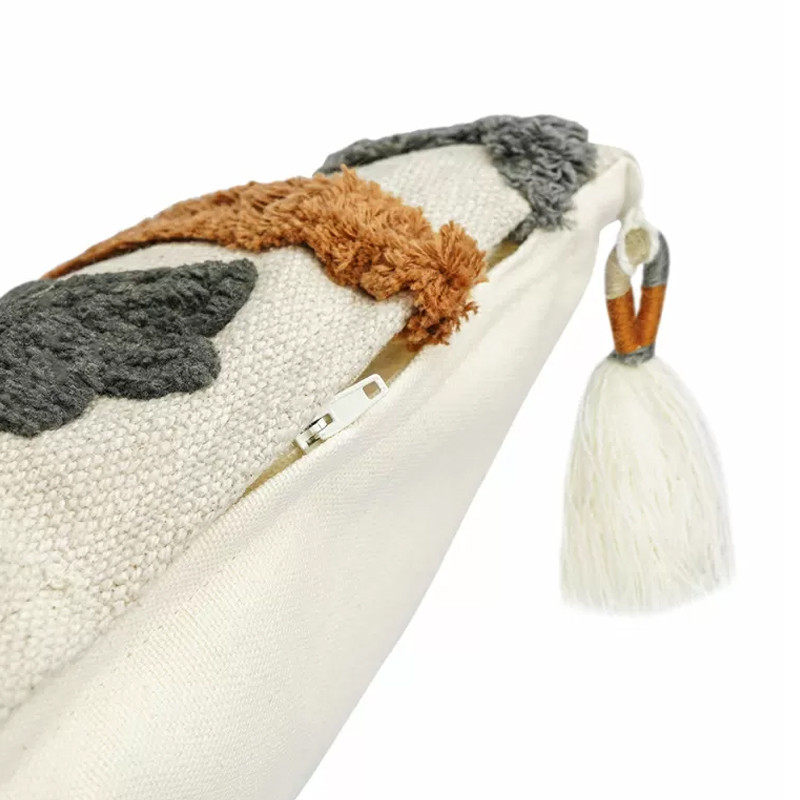 Подушка декоративная с вышивкой и кисточками Divine Abstractions