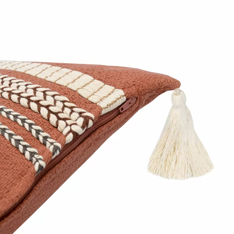 Подушка декоративная с вышивкой и кисточками Ethnic mix