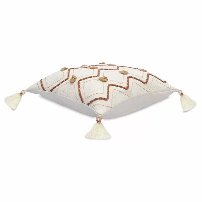 Подушка декоративная с геометрическим узором и кисточками Divine Abstractions