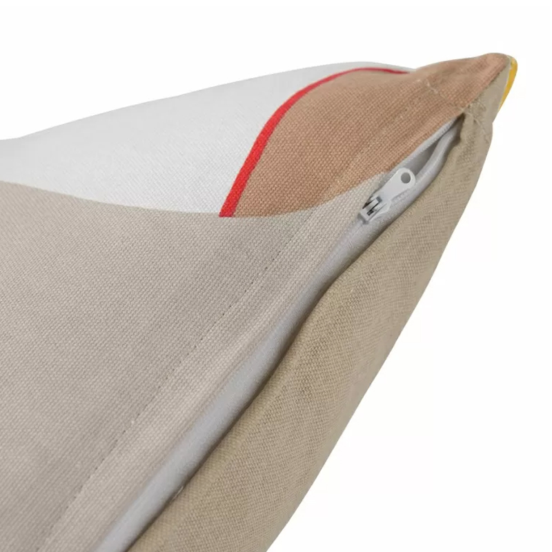 Подушка декоративная хлопковая бежевого цвета с абстрактным принтом Elysian Flow Sand