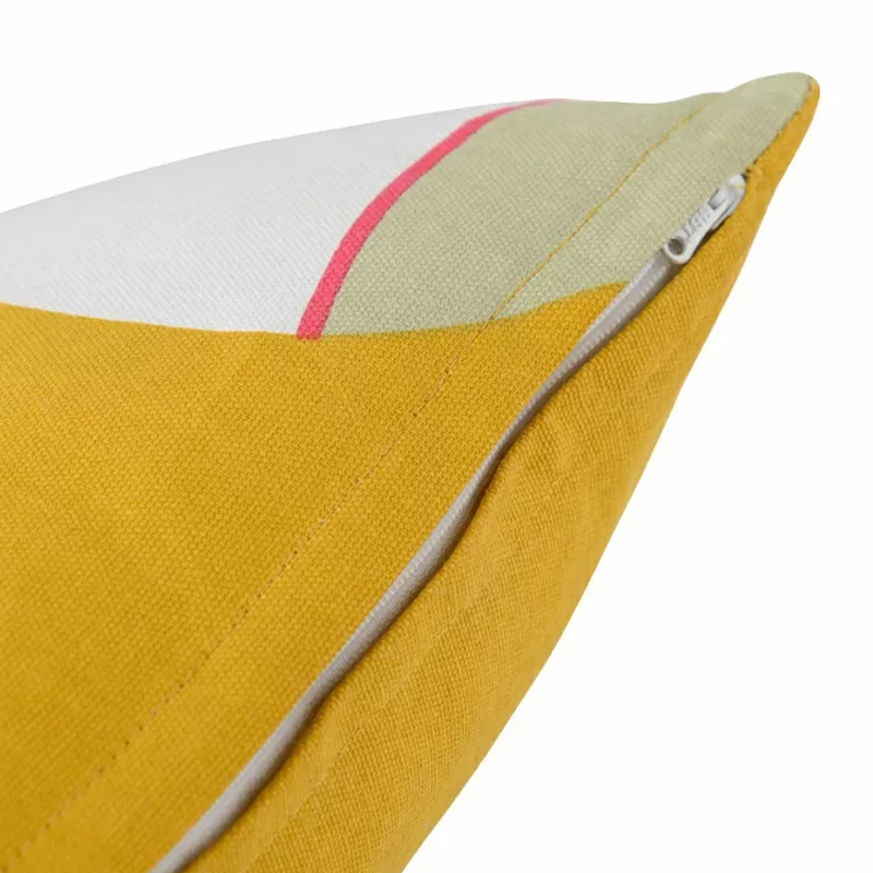 Подушка декоративная хлопковая горчичного цвета с абстрактным принтом Elysian Flow Sunset