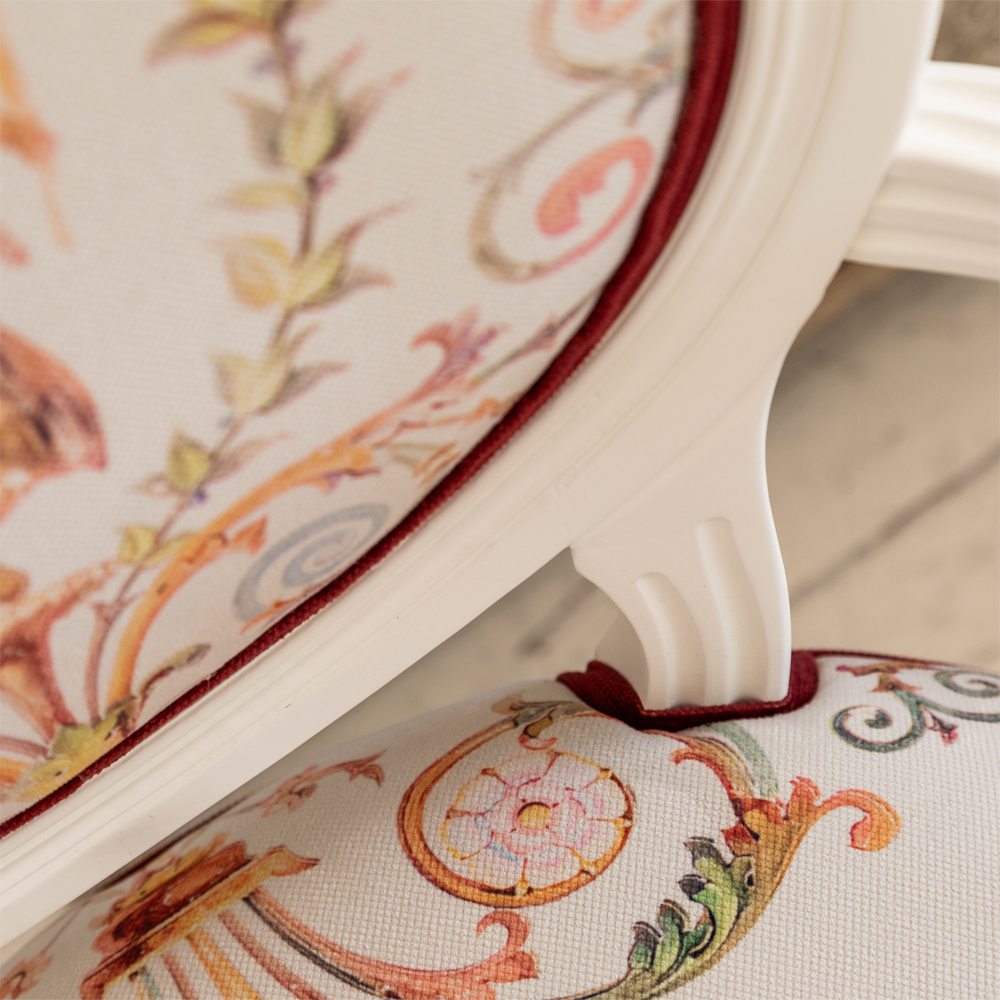 Полукресло из массива бука бежевое с растительным орнаментом Raffael Angel Beige Chair
