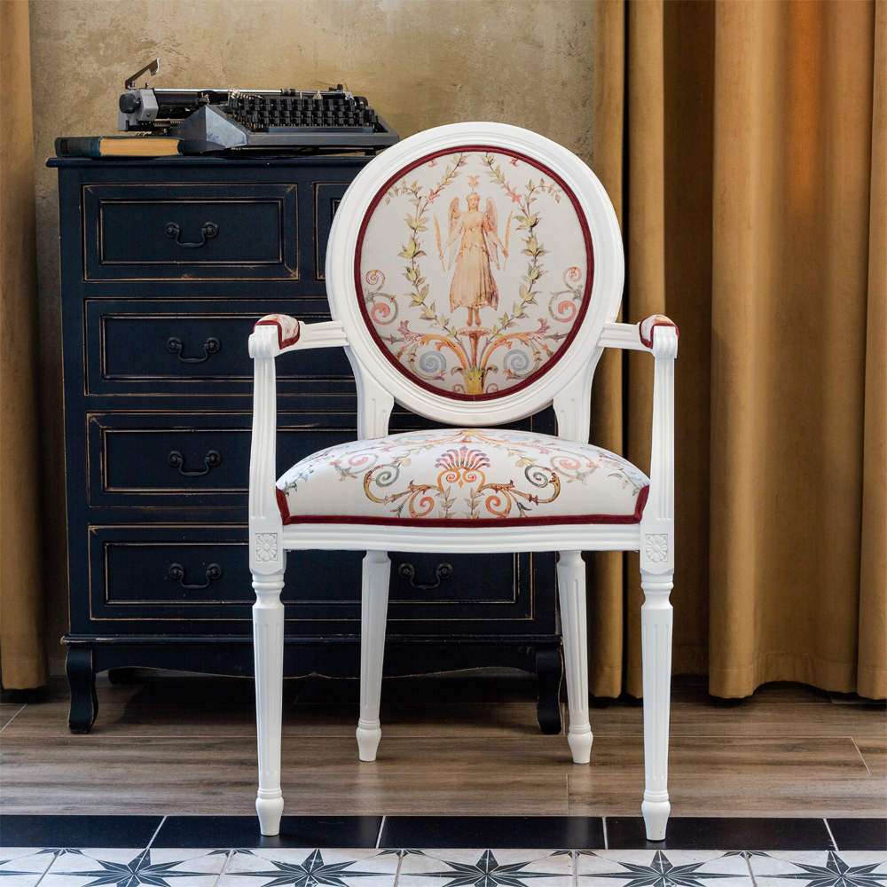 Полукресло из массива бука бежевое с растительным орнаментом Raffael Angel Beige Chair