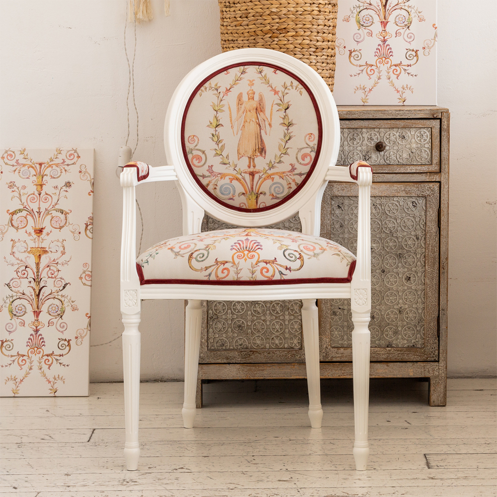 Полукресло из массива бука бежевое с растительным орнаментом Raffael Angel Beige Chair