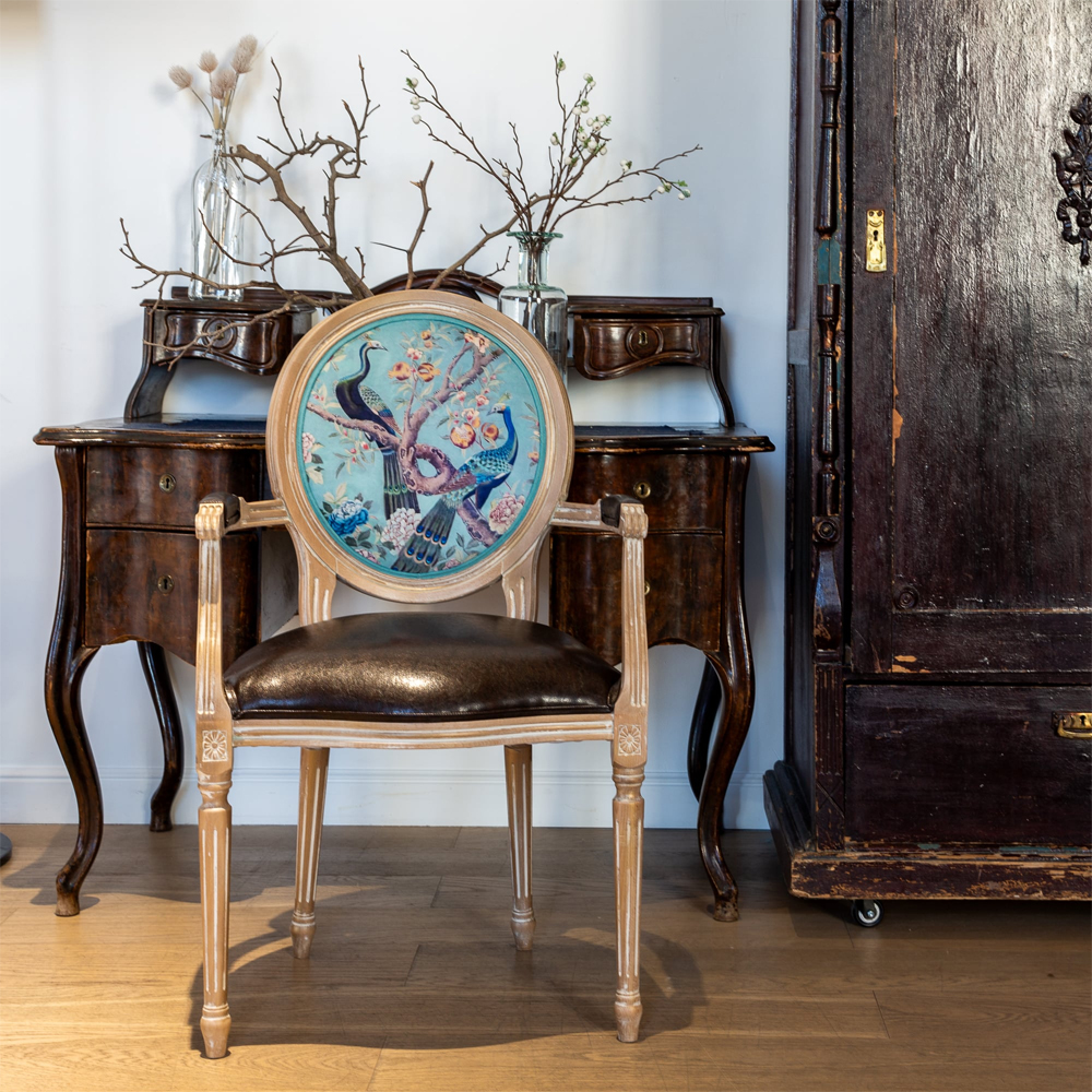 Полукресло из массива бука с сиденьем из экокожи и цветочным принтом на спинке Chinoiserie Garden Chair