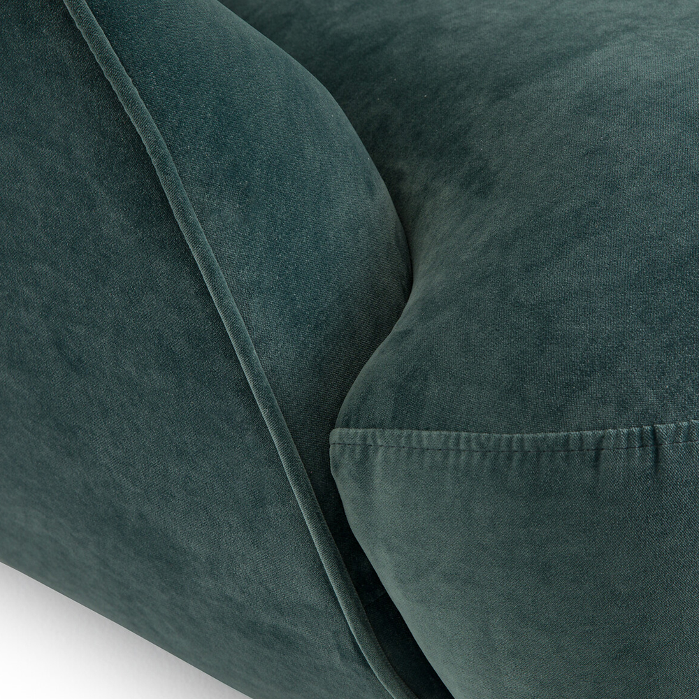 Полукруглое мягкое кресло Halle Green Armchair