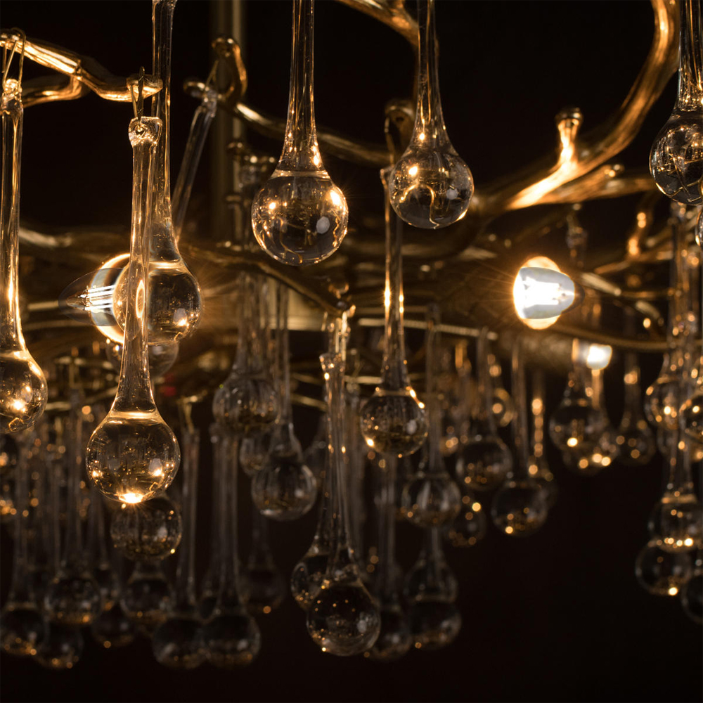 Потолочная люстра в виде ветвей деревьев золотого цвета с прозрачными подвесками-каплями Droplet Chandelier