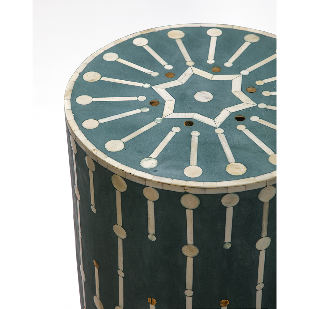 Приставной круглый столик с инкрустацией blue Mandika Bone Inlay