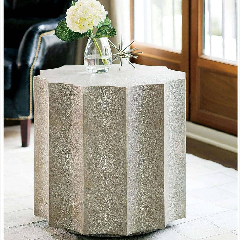 Приставной стол бежевый Stingray Skin Table кожа