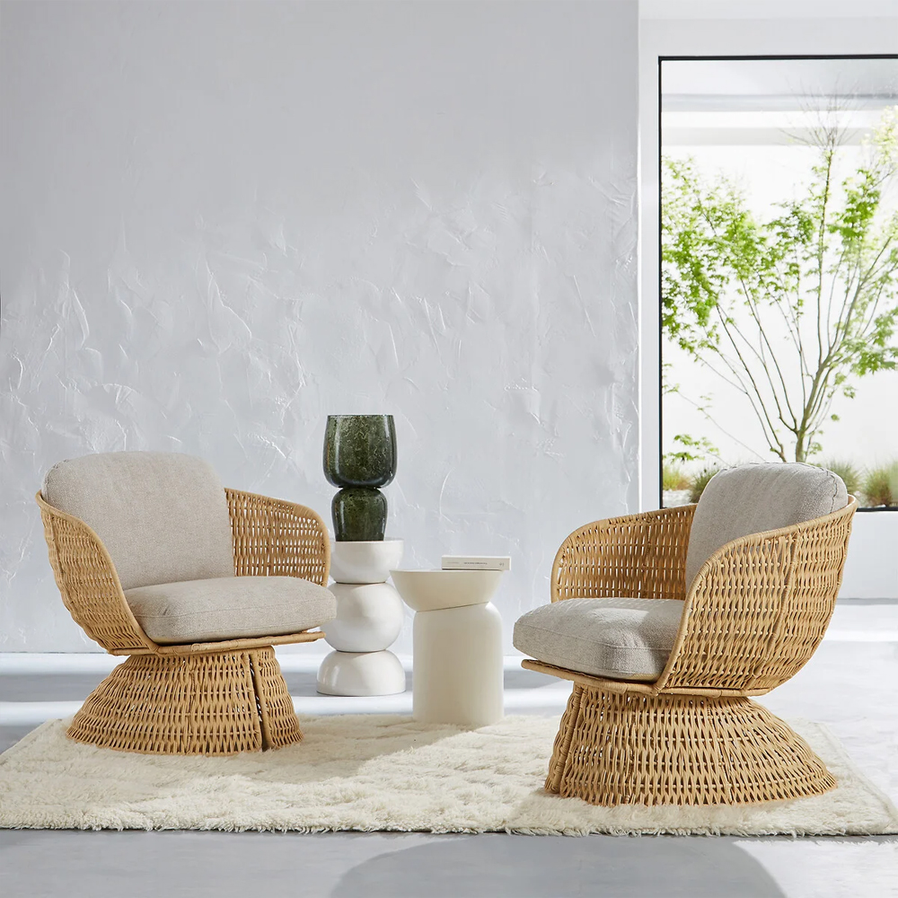 Приставной столик белого цвета Bead