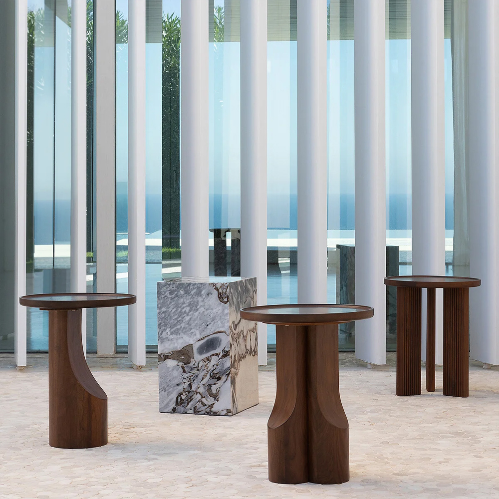 Приставной столик из массива дерева Walnut