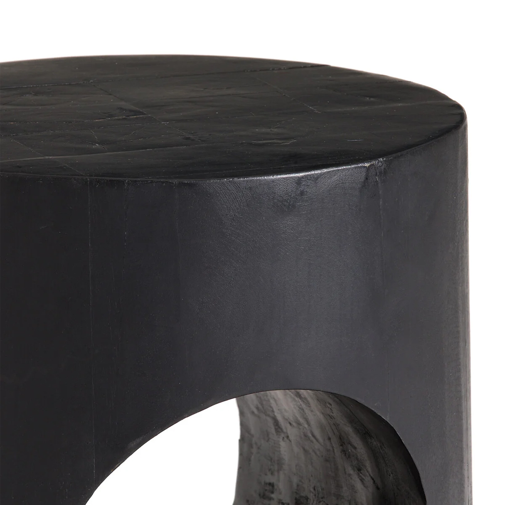 Приставной столик черного цвета AMORPHOUS