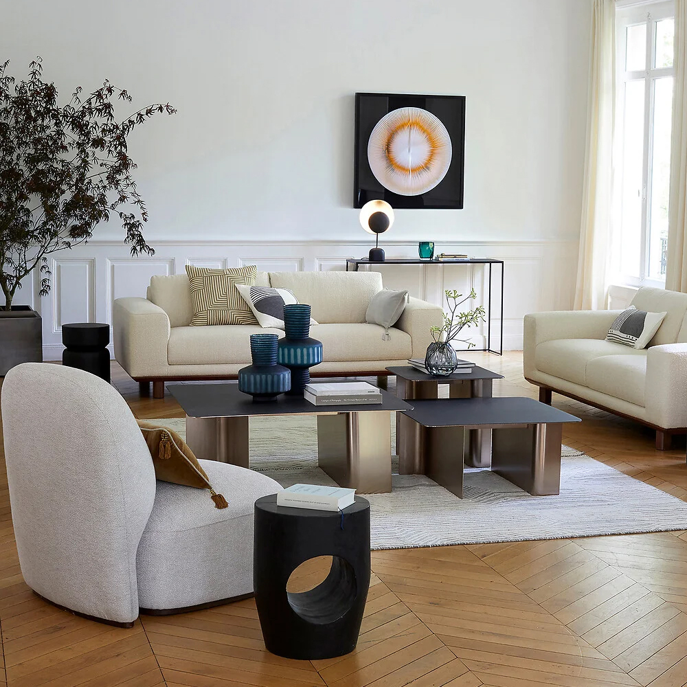 Приставной столик черного цвета AMORPHOUS