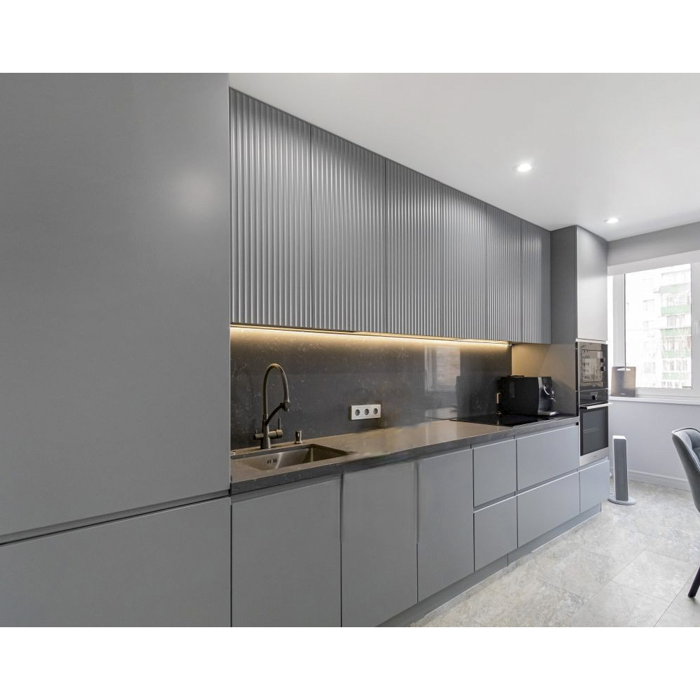 Прямой серый кухонный гарнитур с фрезерованным фасадом Idelle Kitchen Set