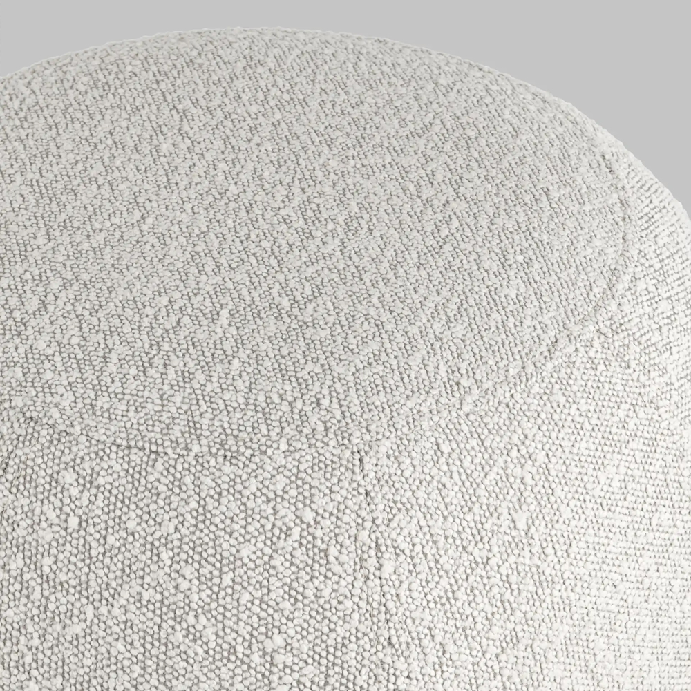 Пуф в ткани букле молочного цвета Pikelet