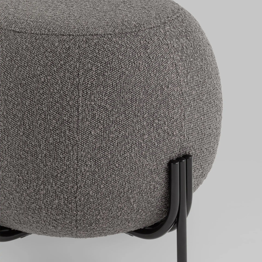 Пуф в ткани букле темно-серого цвета Pikelet