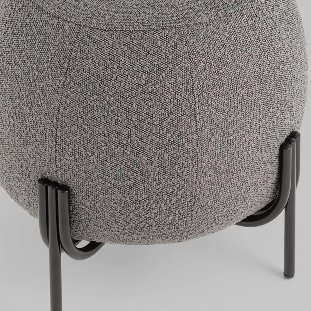 Пуф в ткани букле темно-серого цвета Pikelet