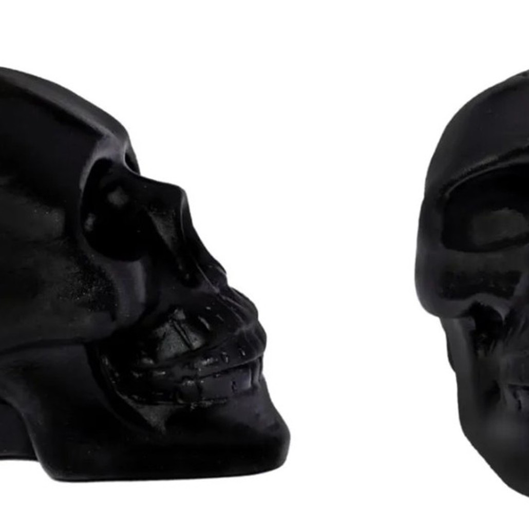 Свеча Black Skull