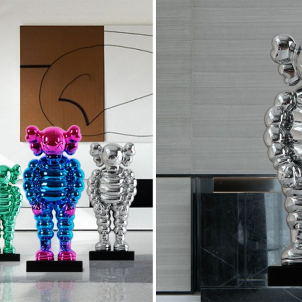 Статуэтка KAWS Bowed Down Silver on stand
