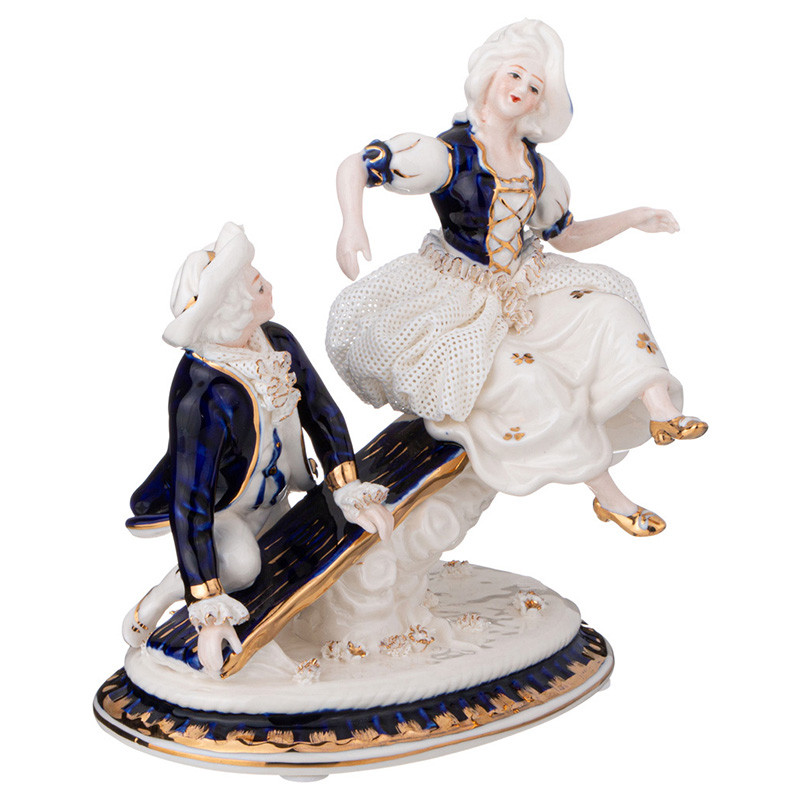 Статуэтка фарфоровая Влюбленная пара Charming Statuette