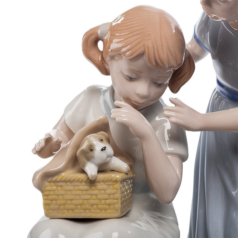 Статуэтка фарфоровая Девочки с собачками Charming Statuette