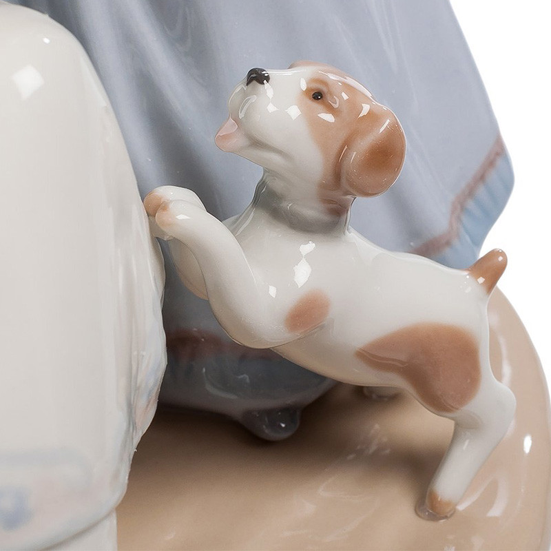 Статуэтка фарфоровая Девочки с собачками Charming Statuette
