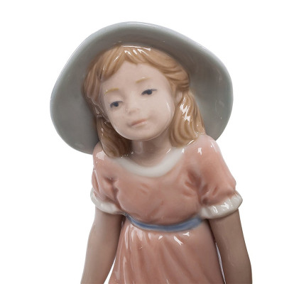 Статуэтка фарфоровая Девушка и маленькая девочка с цветами Charming Statuette