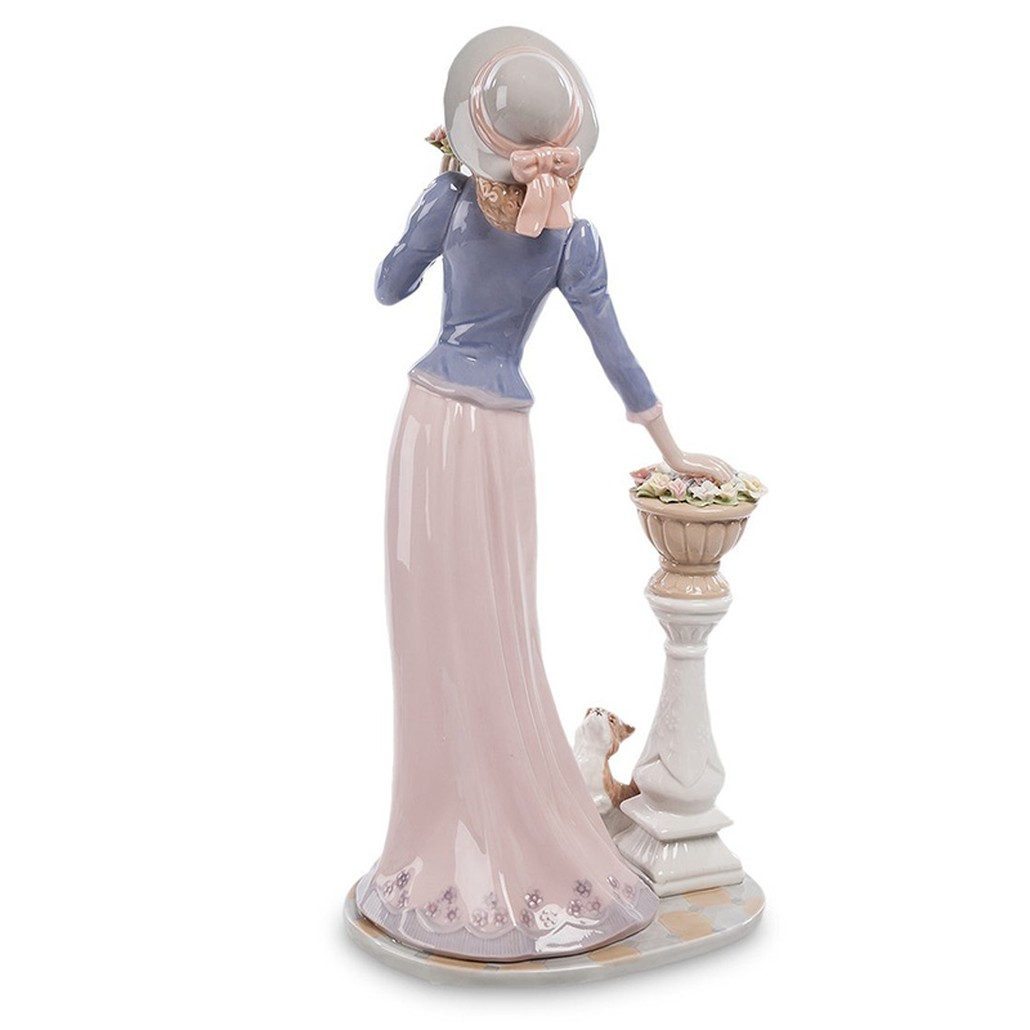 Статуэтка фарфоровая Леди Charming Statuette
