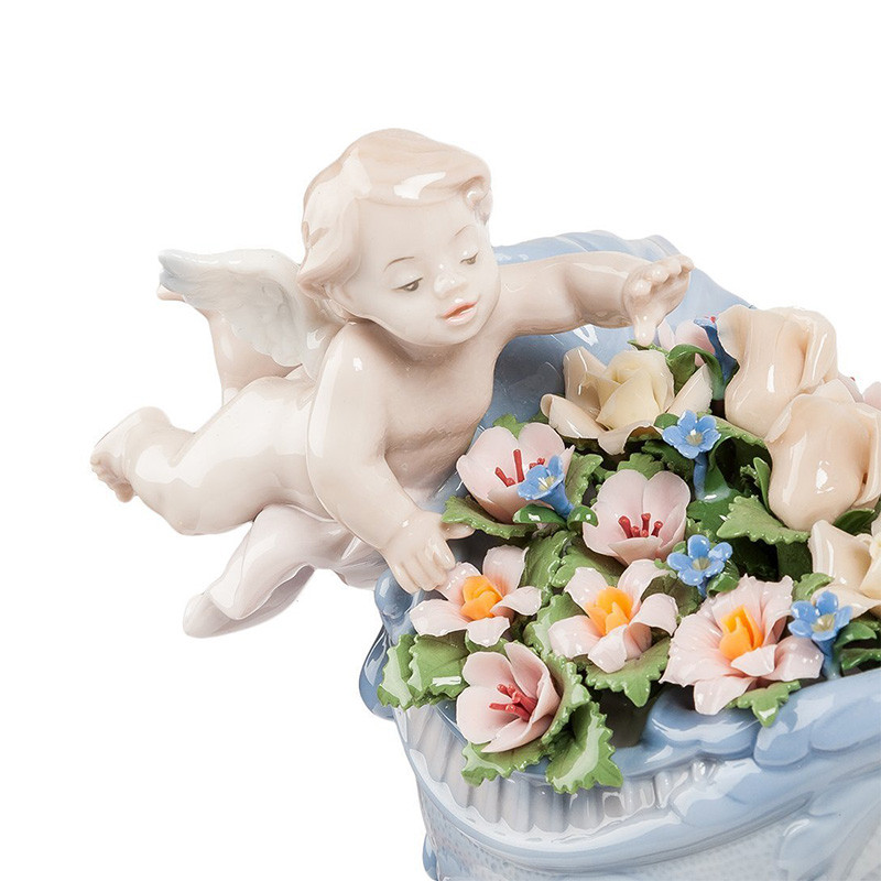 Статуэтка фарфоровая Небесная колесница Charming Statuette