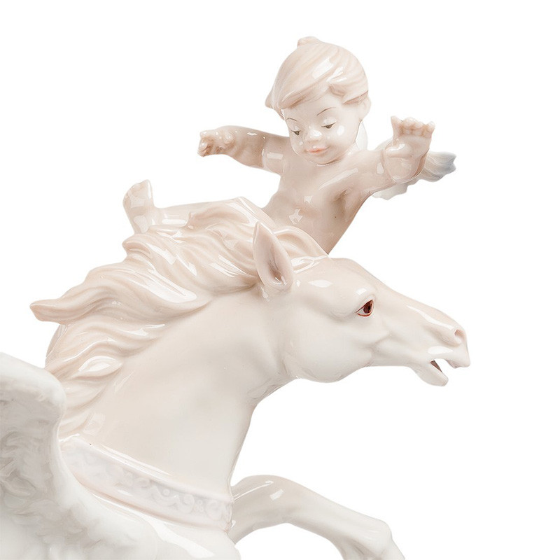 Статуэтка фарфоровая Небесная колесница Charming Statuette