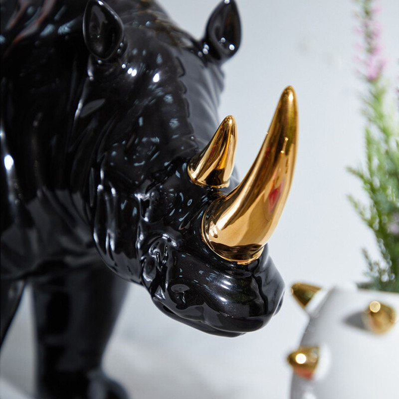 Статуэтка черный носорог с золотыми рогами Golden Horned Black Rhino