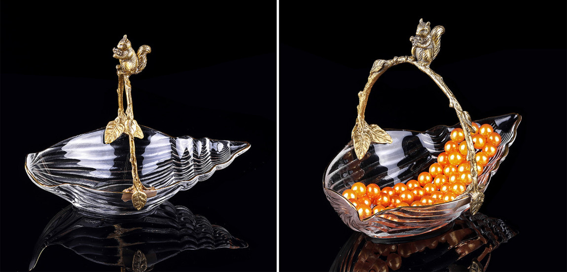 Стеклянное блюдо с бронзовой ручкой