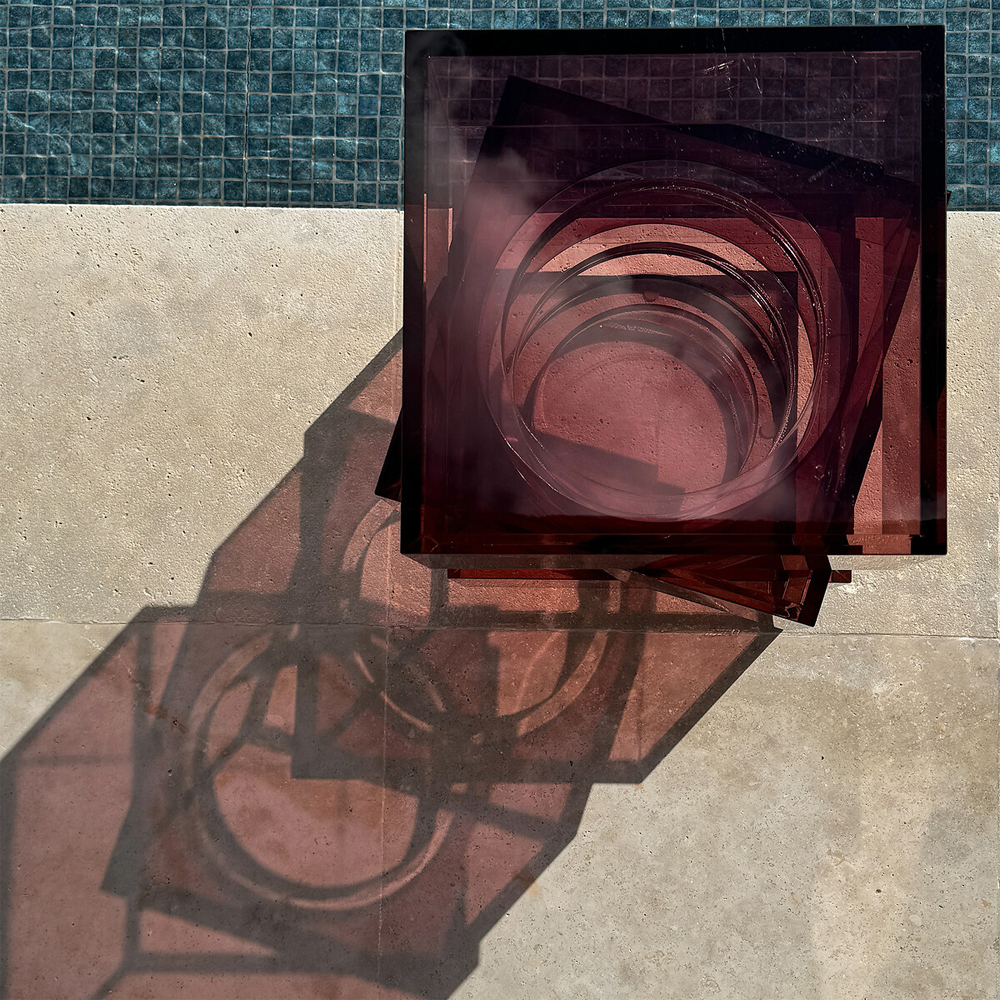 Стол журнальный в форме кубов Acrylic Furniture Lumina Crimson Clarity