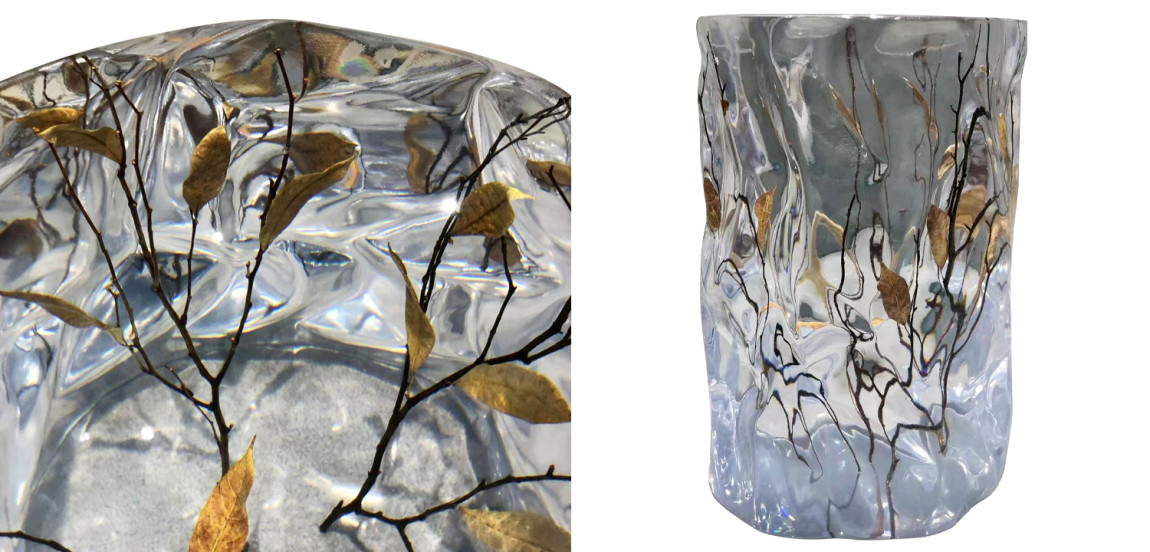 Столик из прозрачного акрила Uniquely Shaped Pedestal