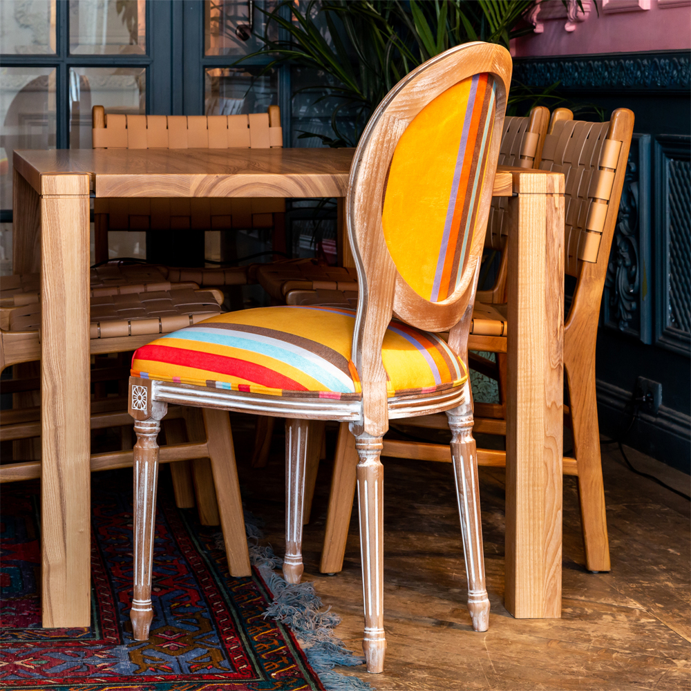 Стул бежевый в разноцветную полоску из натурального бука с изображением птиц и цветов Blooming Red Birds Colorful Stripes Chair