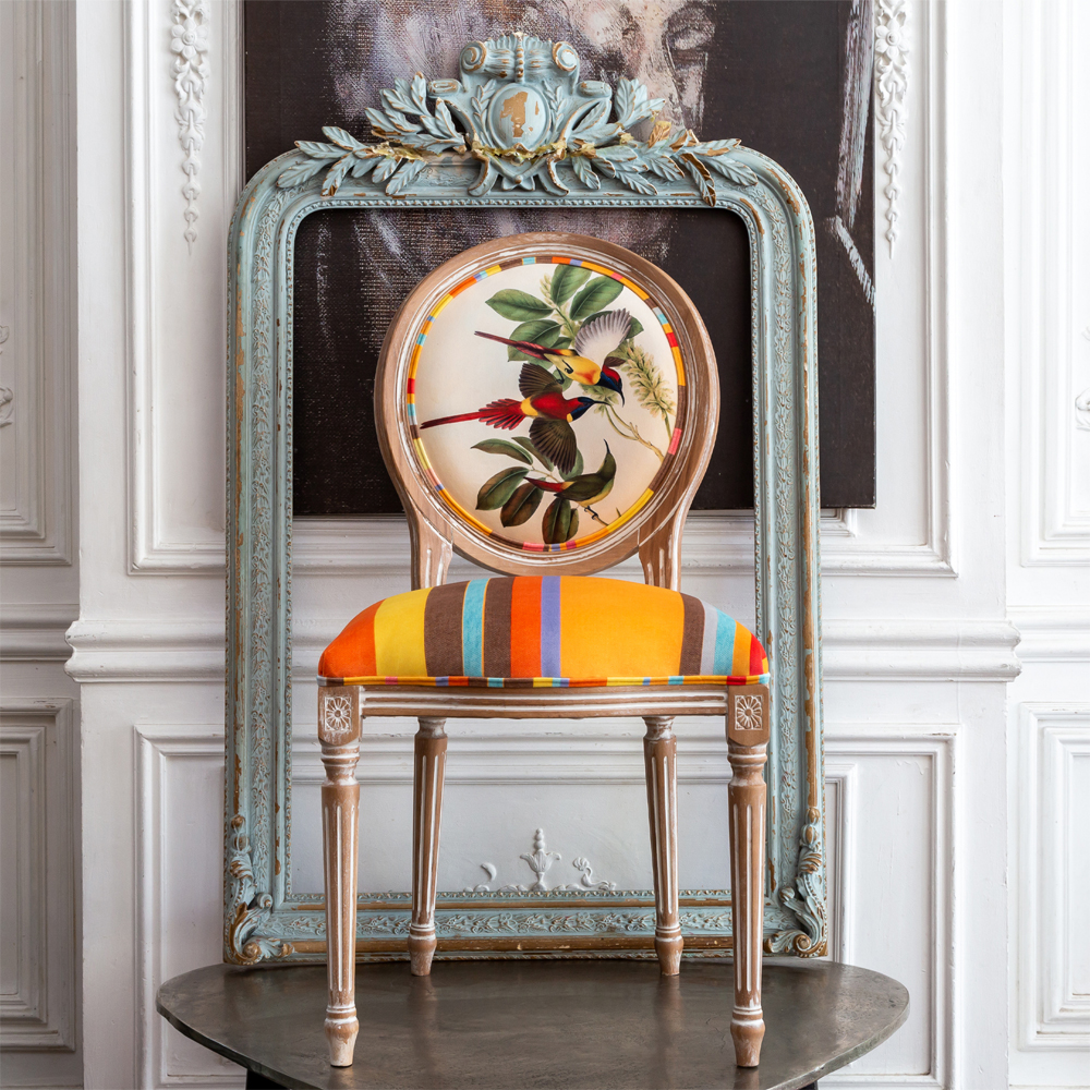 Стул бежевый в разноцветную полоску из натурального бука с изображением птиц и цветов Blooming Yellow Red Birds Colorful Stripes Chair