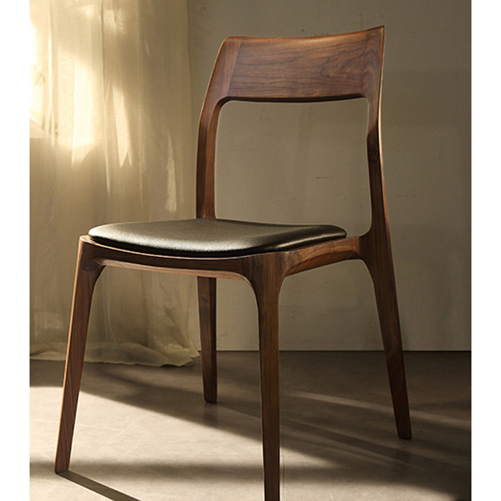 Стул деревянный с мягким сиденьем из черной натуральной кожи Moon Walnut Furniture