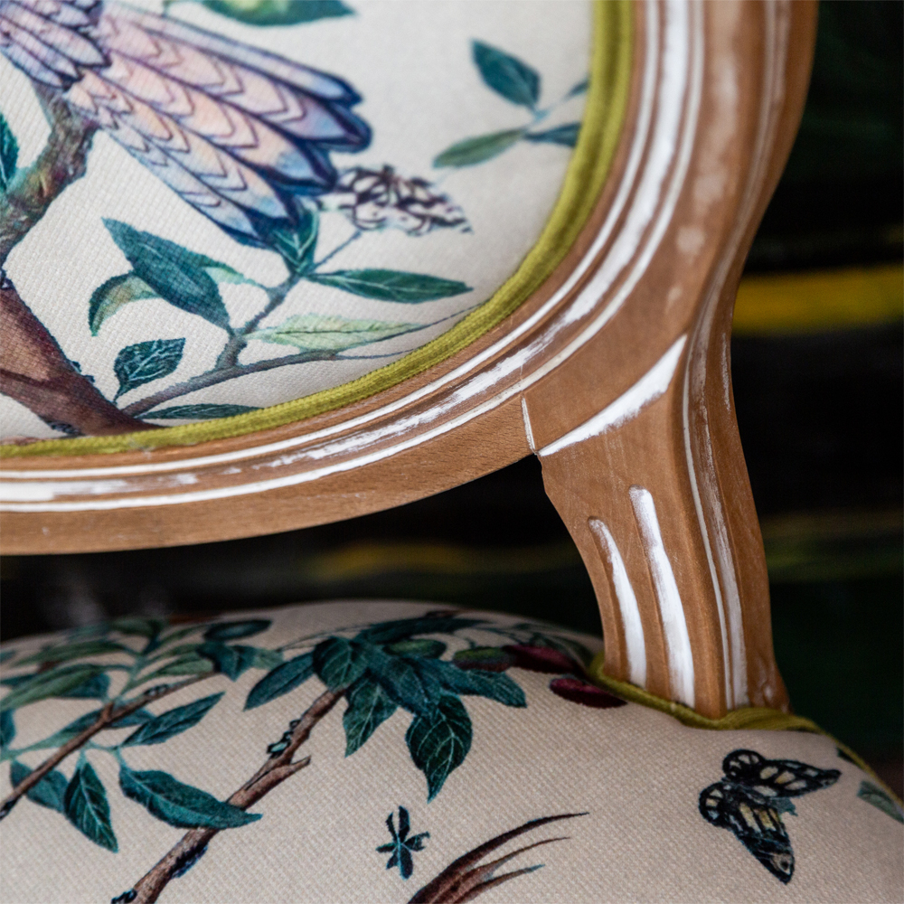 Стул из массива бука бежевый с изображением птиц в саду Beige Green Chinoiserie Blue Bird Chair