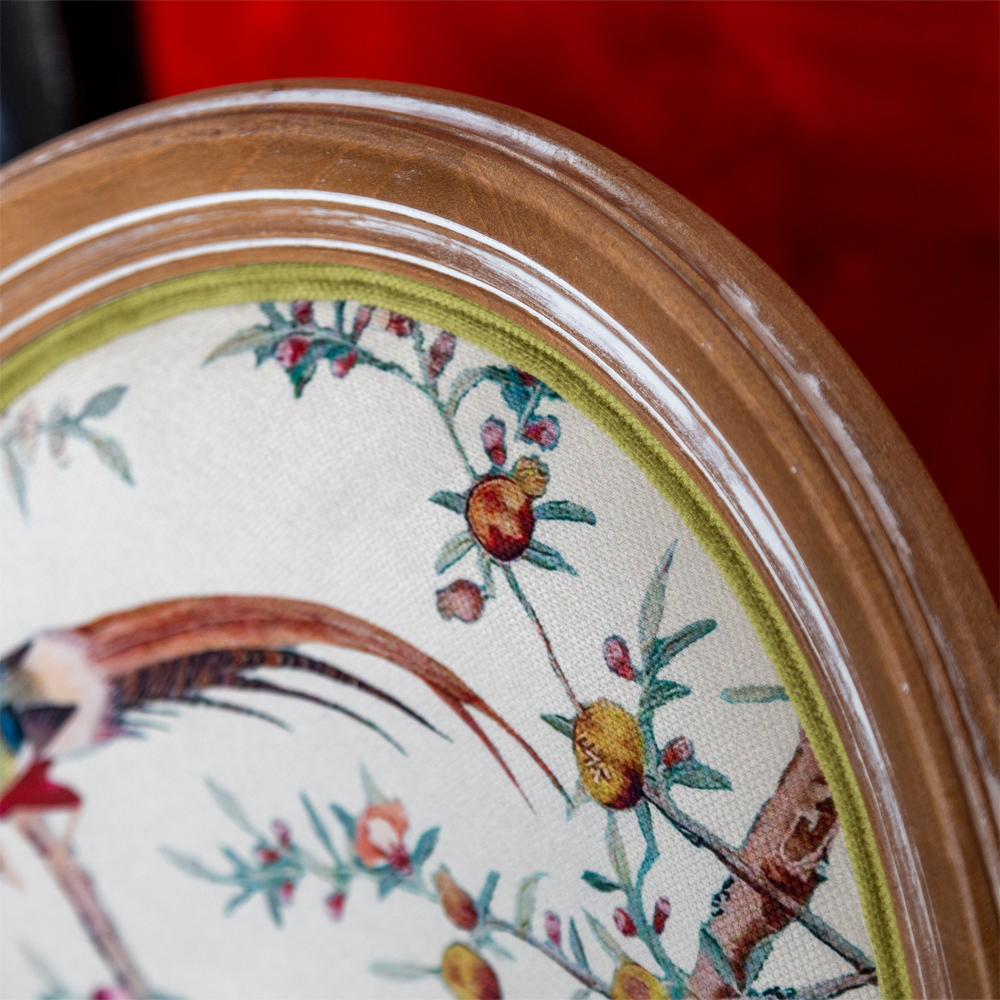 Стул из массива бука бежевый с изображением птиц и цветов Beige Green Chinoiserie Peach Garden Chair