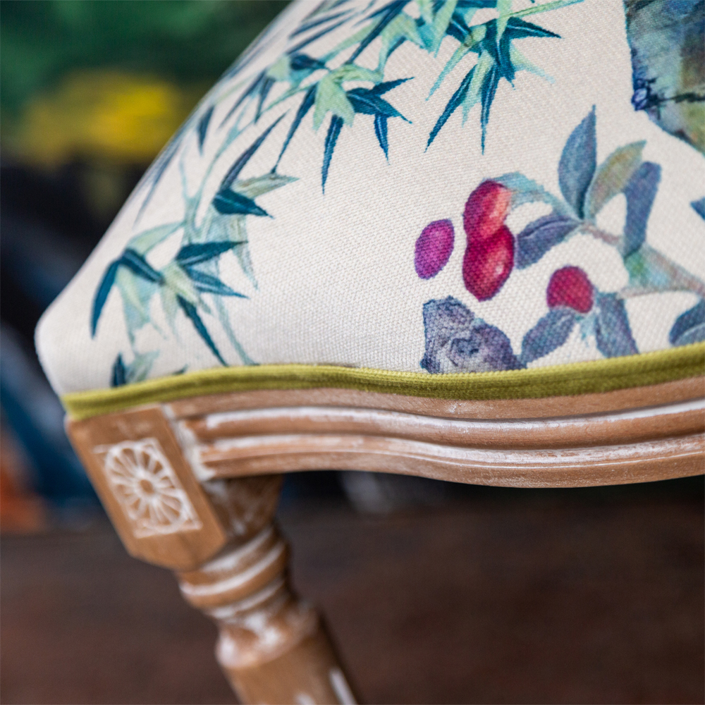 Стул из массива бука бежевый с изображением птиц и цветов Beige Green Chinoiserie Rose Garden Chair