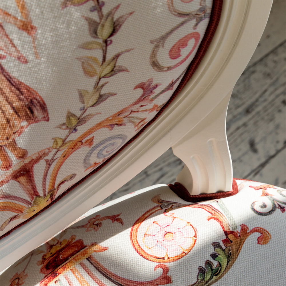 Стул из массива бука бежевый с растительным орнаментом Raffael Angel Beige Chair