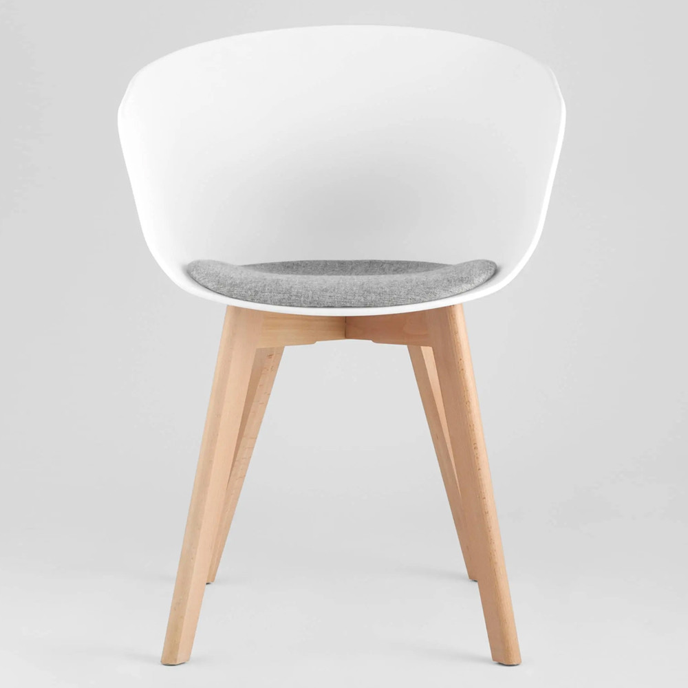 Стул из пластика с мягким сиденьем Eames