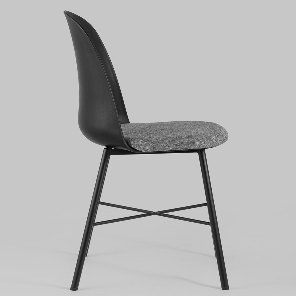 Стул из прочного пластика на металлическом основании Anora Black