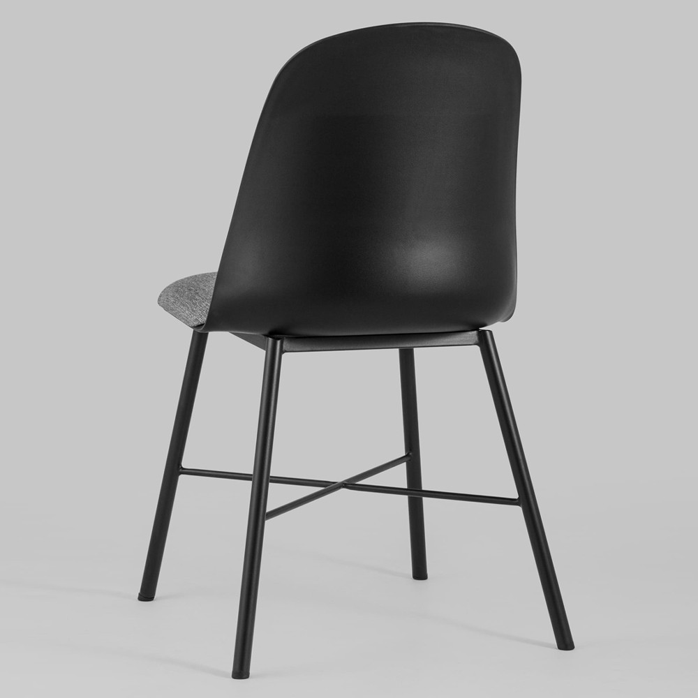 Стул из прочного пластика на металлическом основании Anora Black